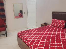 White Palace Guest House, hotel in Karachi