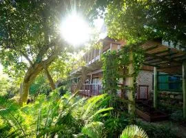 2BR Retreat Near Game Reserve