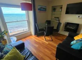 two bed Seafront apartment - sea views