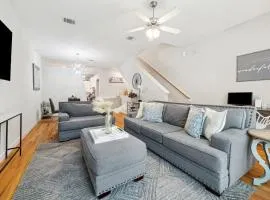Cozy Townhome with Garage minutes from Hobby Airport