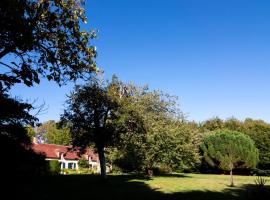 Chambre d'Hôtes La Ferme du Pré-Martin, hotel v destinaci La Génevraie