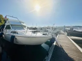 Vedette location à la nuitée sur l eau