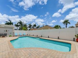 Screened Patio and Pool Boca Raton Retreat, hotel v destinaci Boca Raton