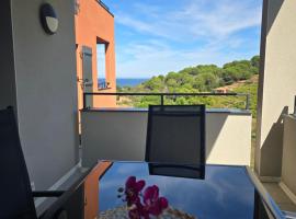 Neuf et nouvelle top gestion, hyper calme, vue superbe sur mer & vignes, hotel in Collioure