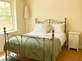 2 bed Town Apartment