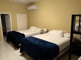 Jett Room - Ferdie's Place, hotel com piscina em Port Antonio