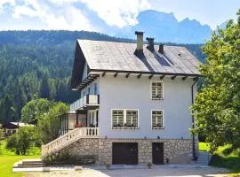 Dolomiti Garden Flat near Cortina