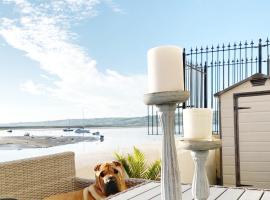 Dog-friendly Seaview Apartment, hotel in Dungarvan