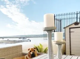Dog-friendly Seaview Apartment
