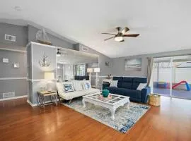 Casa del Mare- Beach inspired home 7 miles to Anna Maria Island, 4 miles to IMG Academy
