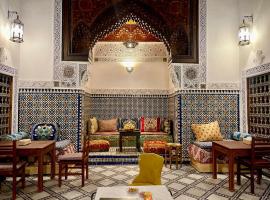 Dar Drouj a Special 14th Century Familyhouse Riad，非斯的飯店
