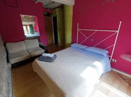 Habitación Doble Rosa Baño Privado Cartes, hotel em Cartes