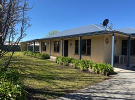 Comfy and relaxing stay - Rest Easy Mudgee Cottage, hotel in Mudgee