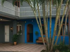 Fica, Vai ter Bolo Hostel