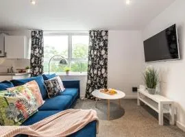 KGV Stays Millbrook Executive Smart Corporate Apartment with Excellent City Links