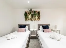 KGV Stays Millbrook Executive Smart Corporate Apartment with Excellent City Links