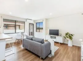 2BR Cronulla Water Views & Free Parking