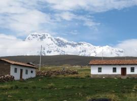 Casa C&oacute;ndor Ausangate, caba&ntilde;a o casa de campo en Tinke