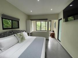 The Blue Eco Lodge, hotel em Valladolid