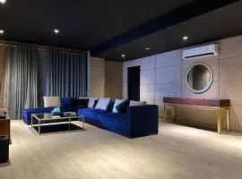 Luxury Soundproof Apt, MM Alam Road, Gulberg