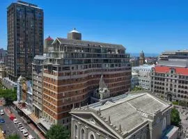 Modern 2 Bedroom Apartment Heart of Cape Town CBD