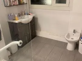 Apparemment 1 chambre proche gare