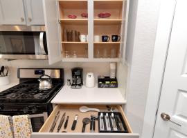 Rammies Home W/Pool Access, Hotel in Fulshear