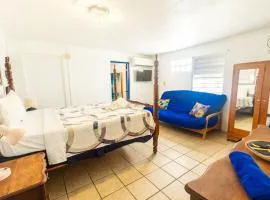 Beachfront Suite 6 Karaya