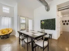 SoCo Haven - Sleeps 8 - Fast Wifi - plus EV charger