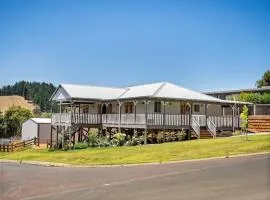 Meeukany - Hilltop Stunner in the Heart of Nannup