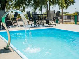 Casa GRANDE con piscina y bien ubicada, es exclusivo para tu familia y no se comparte con otros, ξενοδοχείο σε Pântano Grande