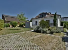 Maison rénovée, confort moderne, quartier calme, parking - FR-1-498-120