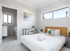 Bright Detached Double Ensuite Room - Near Top Ryde City Shared Amenities