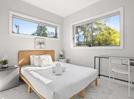Bright Detached Double Room - Near Top Ryde City Shared Amenities