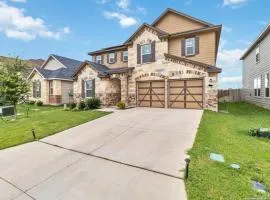 New Braunfels Modern Spacious 5-bedroom house