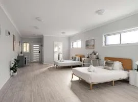 Comfort Stay - Detached Quadruple Studio Room with Simple Kitchenette near Top Ryde city