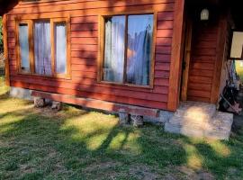 Cabaňa a pasos del lago โรงแรมในllifen