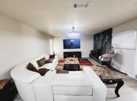 Complete Home with everything, hotel in The Colony