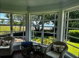 The Lake House with private spa Lake Rotorua