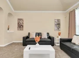 Stylish 6BR Retreat, Pool and Lake Trail, Sleeps 14