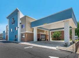 Quality Inn & Suites Evansville Downtown，位于埃文斯维尔埃文斯维尔地区机场 - EVV附近的酒店