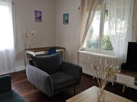 Maison Aéroport Bourges، فندق في بورج