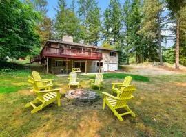 Tranquil 4BR Escape Deck, Huge Yard & Nature home