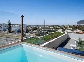 Spacious 2-Bed Apartment with Rooftop Views