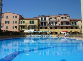 Appartamento Vista mare con Piscina Cala di Sole, ξενοδοχείο στην Imperia