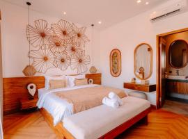 Tropical 2BR Private Pool Villa Near Canggu Cafes & Beach, hotel in Dalung