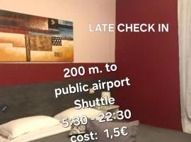 Vegan Inn Airport - Adults Only - LATE CHECK IN