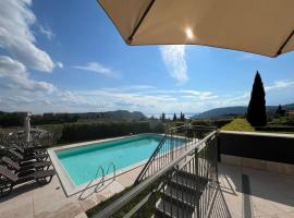 Garda moon flats, hotel in Costermano sul Garda