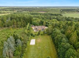 24 Person Pool House With Activity Room And 8 Bedrooms, Hotel in Karup