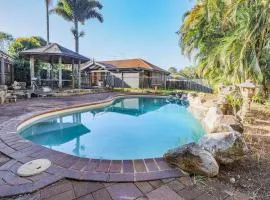 Entire Coastal Villa 4BR 2BA Swimming Pool Courtyard